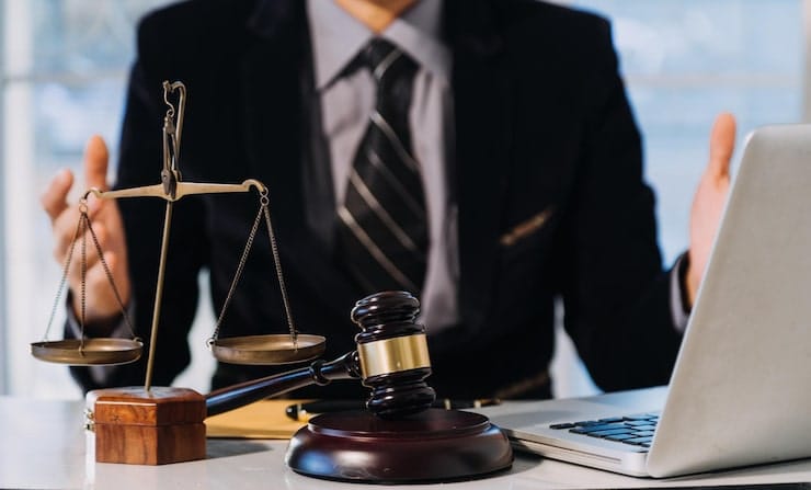 معیارهای شناسایی بهترین وکیل حقوقی در آمل