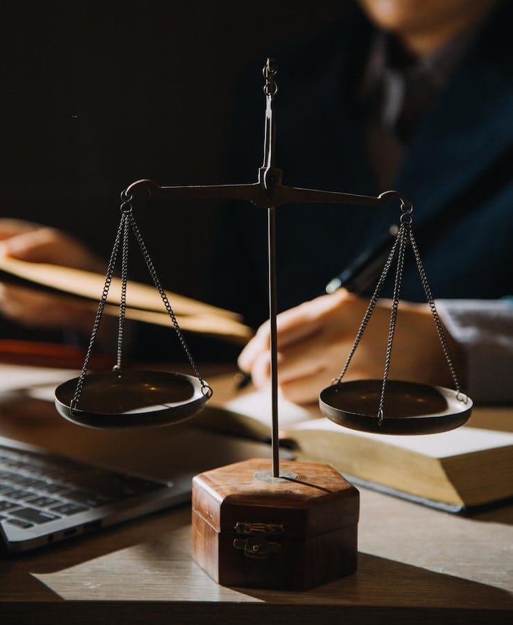 چرا انتخاب وکیل در ملکان اهمیت دارد؟