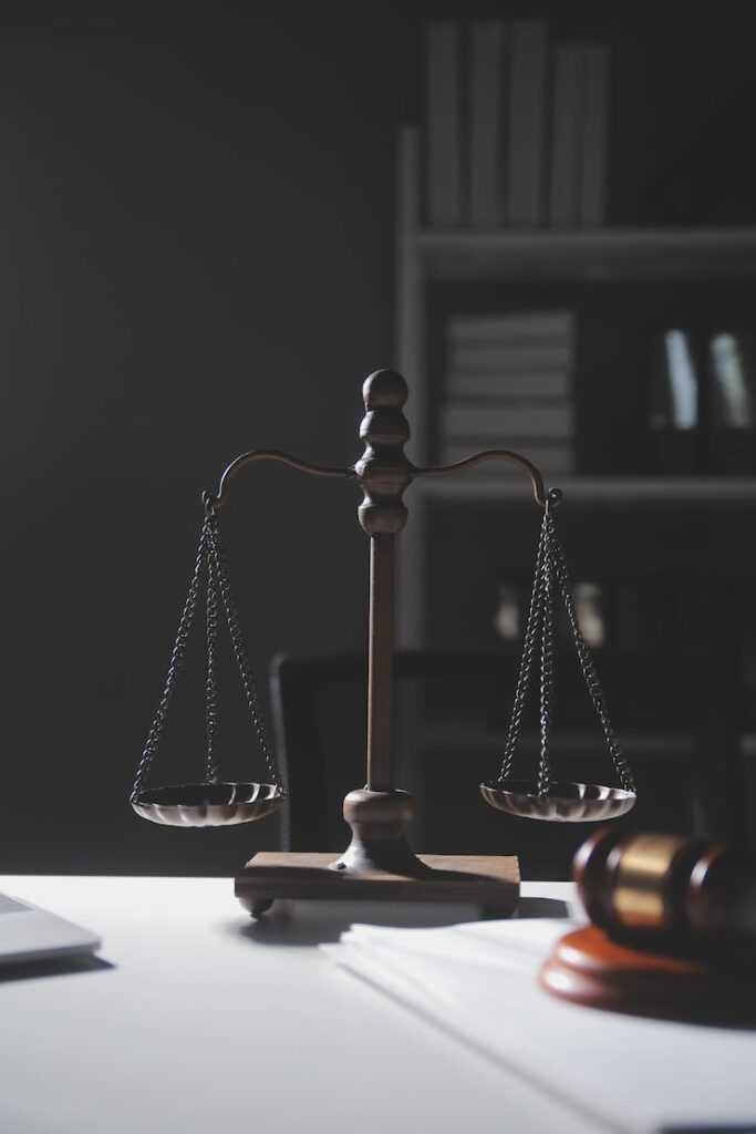 مجازات ساخت و ساز غیرمجاز و نحوه شکایت: راهنمای کامل حقوقی برای شهروندان