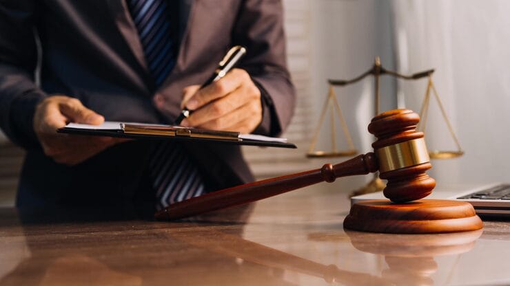 چرا شاهین شهر نیاز به خدمات وکلای مهاجرت دارد؟