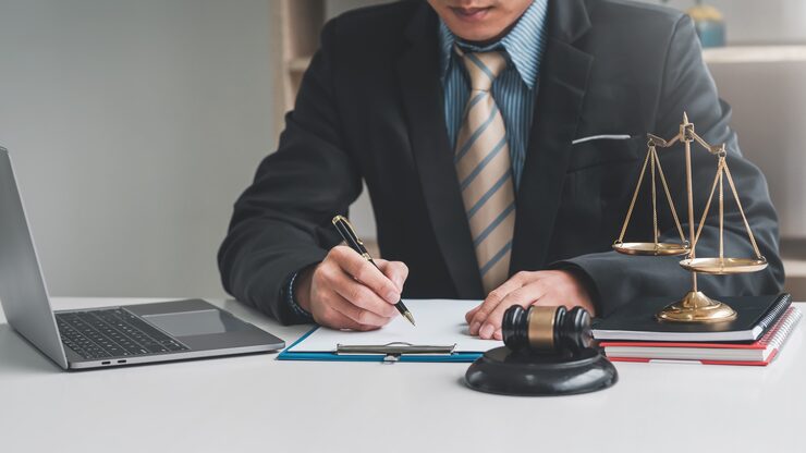 مهمترین معیارها در انتخاب وکیل حقوقی در اراک