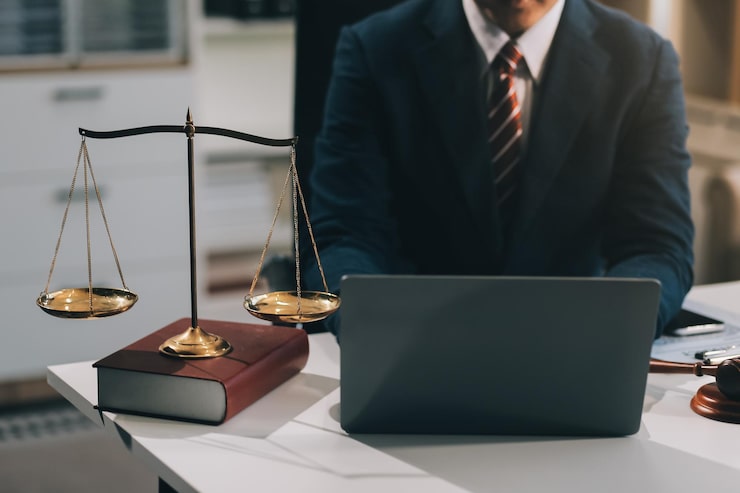 مسئولیتهای وکلای حقوقی در پروندههای تعزیری