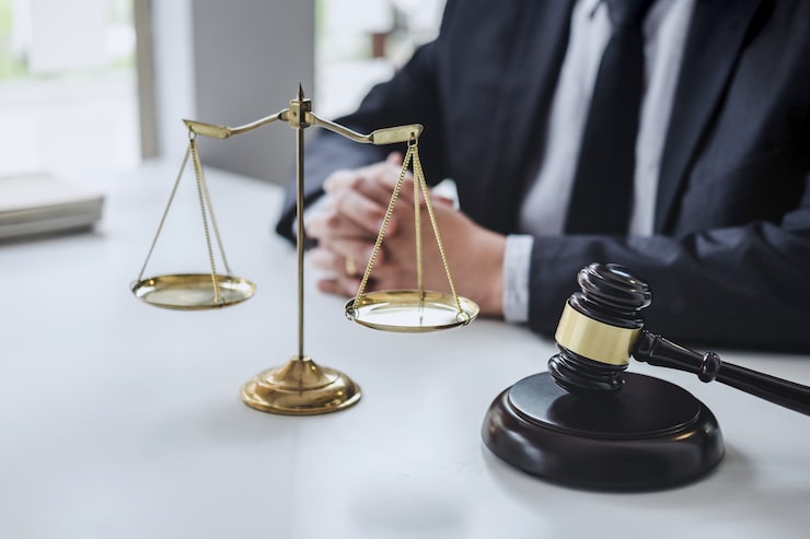 الزامات مراجعه به وکیل حقوقی در ماکو و اهمیت انتخاب وکیل متخصص