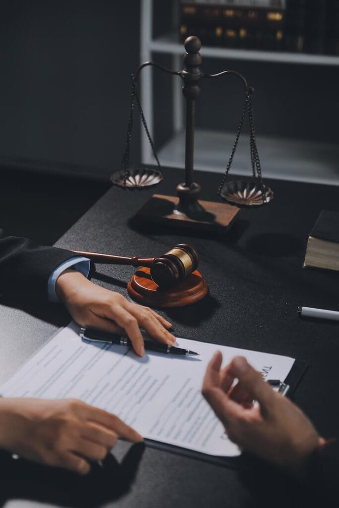 چگونه وکیل ملکی می‌تواند از بروز مشکلات حقوقی جلوگیری کند؟