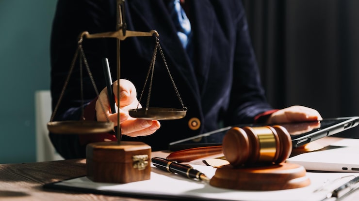بهترین وکیل حقوقی در قائمشهر؛ همراه مطمئن در مسیر عدالت