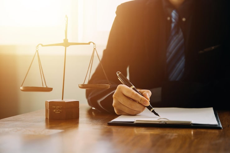 معایب پیگیری پرونده بدون کمک وکیل چیست؟