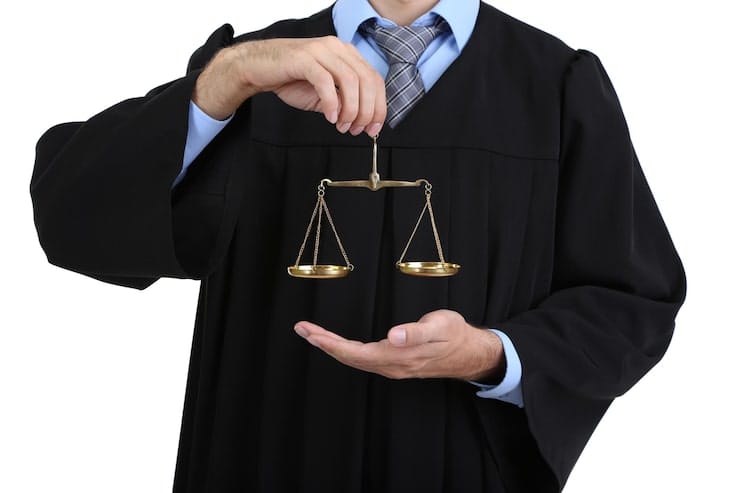 ویژگیهای یک وکیل خبره در ابهر