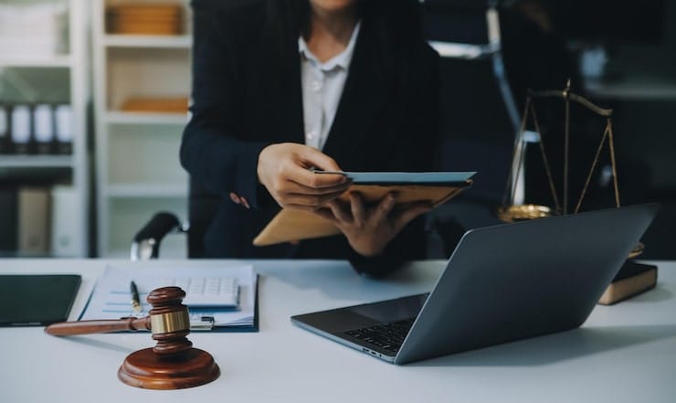 چه کسی بهترین وکیل در ورامین محسوب می‌شود؟