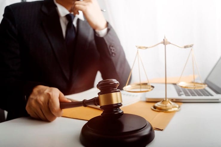 مبانی قانونی شکایت از قاضی