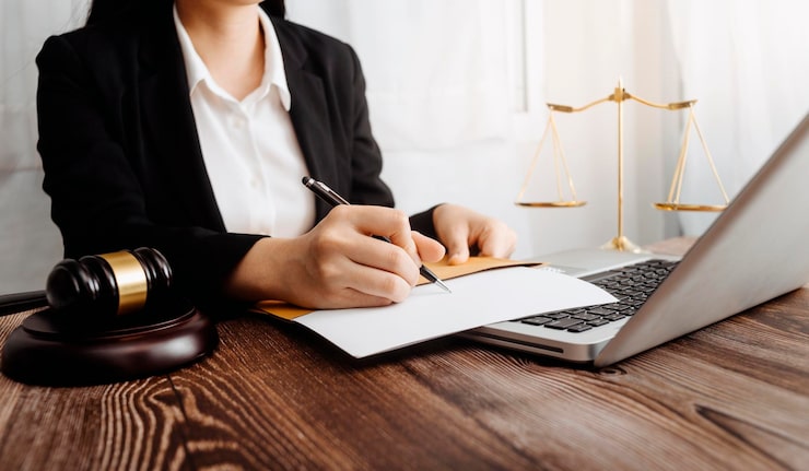 وقتی شوهر به زندان میرود؛ تکلیف نفقه چیست؟