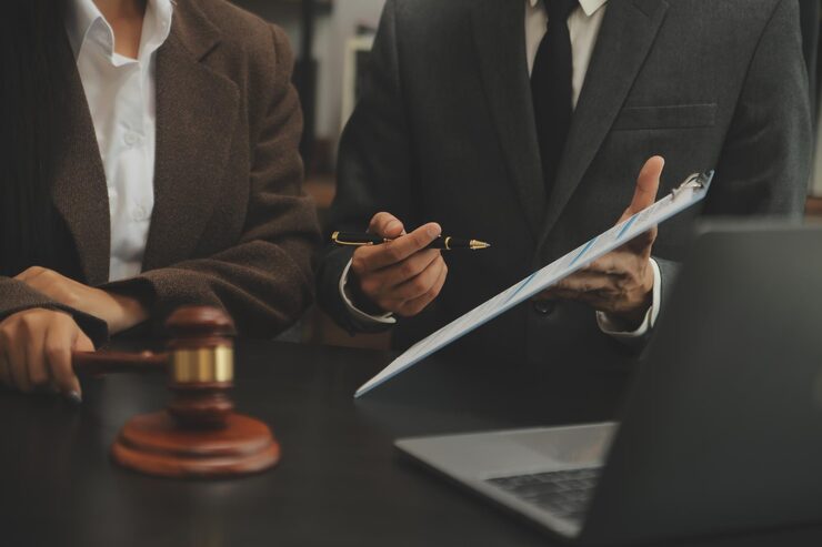 معیارهای شناسایی بهترین وکیل در بومهن