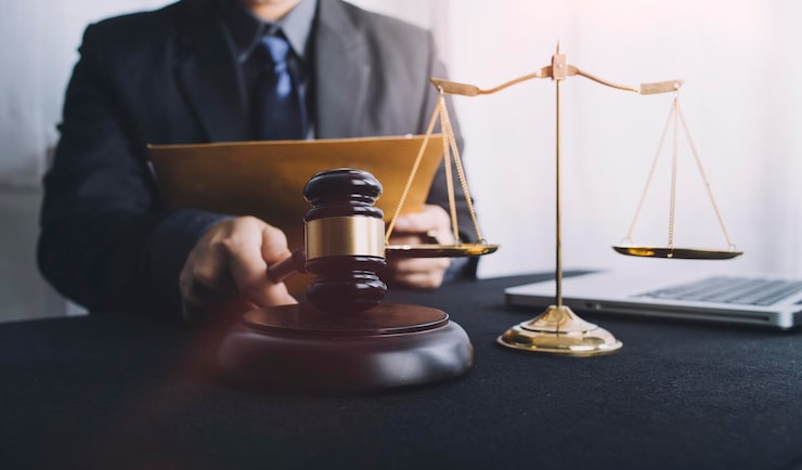 وظایف و تعهدات کلیدی وکلا در قبال موکل