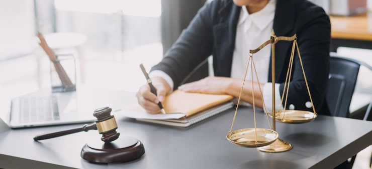 تحلیل فقهی و حقوقی شرایط طلاق به دلیل عدم تمکین