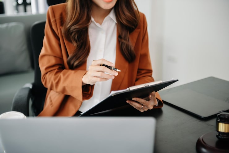 تحلیل فقهی و حقوقی تنفیذ طلاق