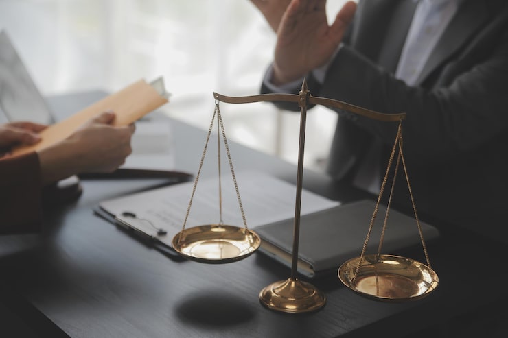 نفقه و حضانت در دوران زندان پدر