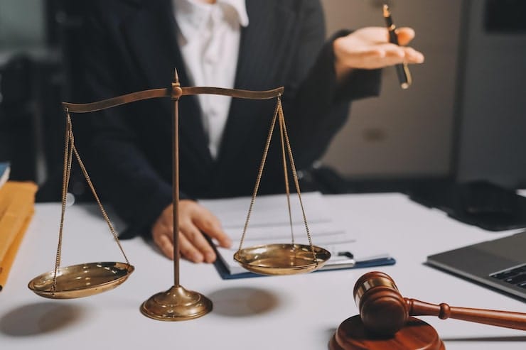 راهنمای انتخاب وکیل خبره در مارلیک