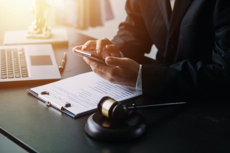 مراجعه به بهترین وکیل در پرند