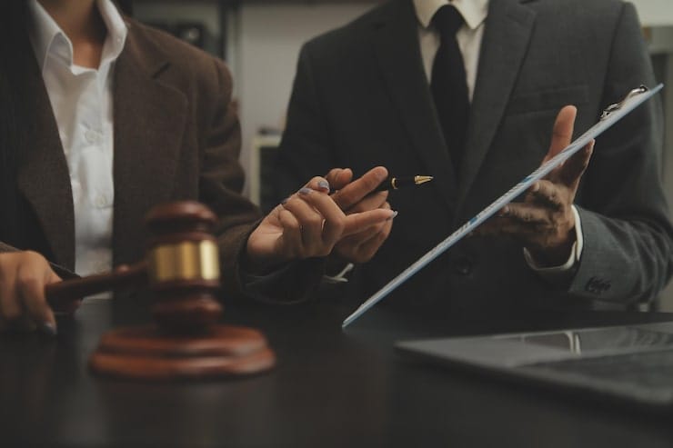 چرا حضور بهترین وکیل در مارلیک برای شما ضروری است؟