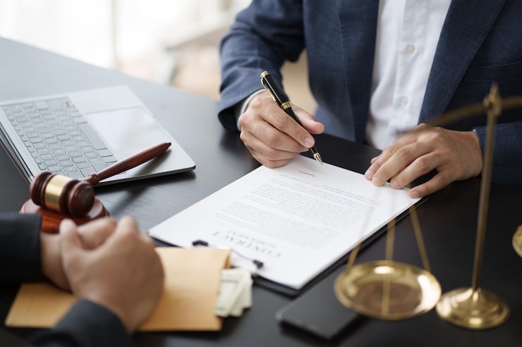 وظایف حیاتی وکیل در شهر ری نسبت به موکل