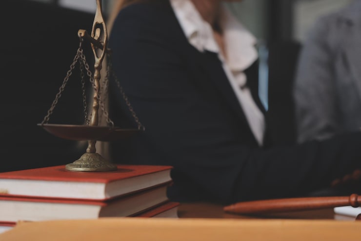 مزایای مشاوره با بهترین وکیل پردیس