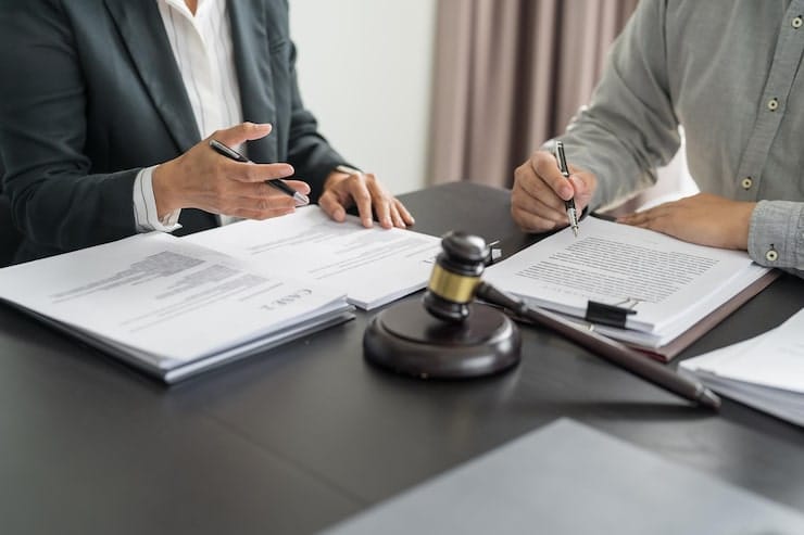 چطور بهترین وکیل در اردکان را بشناسیم؟