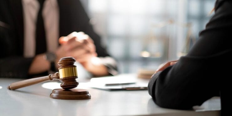 تجربه یا سال‌های عمر؟ تفاوت سابقه وکالت با سن وکیل در اردکان