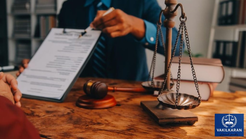 چرا انتخاب وکیل در قروه نیاز به دقت دارد؟