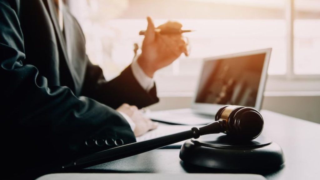 گام‌های کلیدی برای یافتن بهترین وکیل در بم