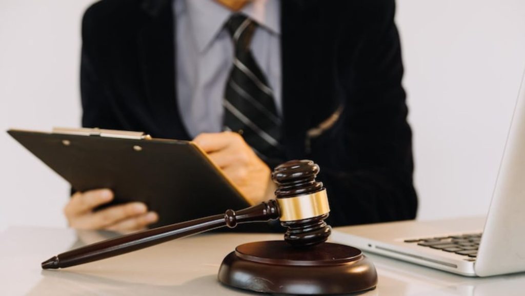 ویژگی‌های بهترین وکیل در کهنوج از نظر کارشناسان سایت وکیل کاران