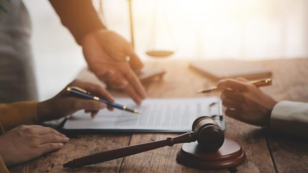 معیارهای کلیدی برای انتخاب بهترین وکیل در کهنوج