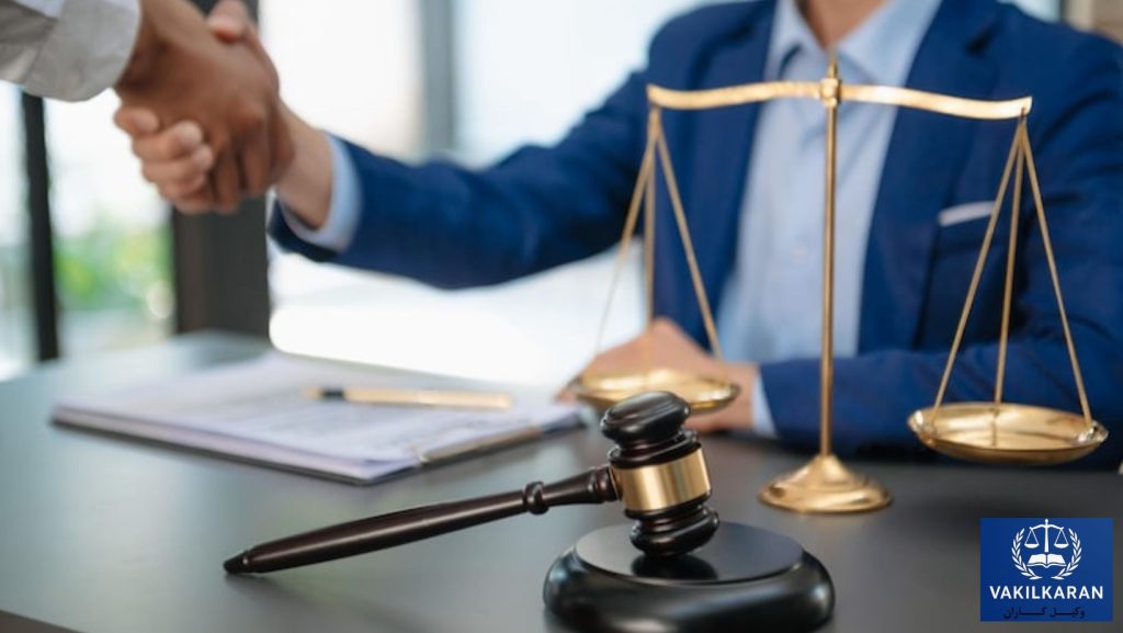 آیا مراجعه به وکیل متخصص در تکاب الزامی است ؟