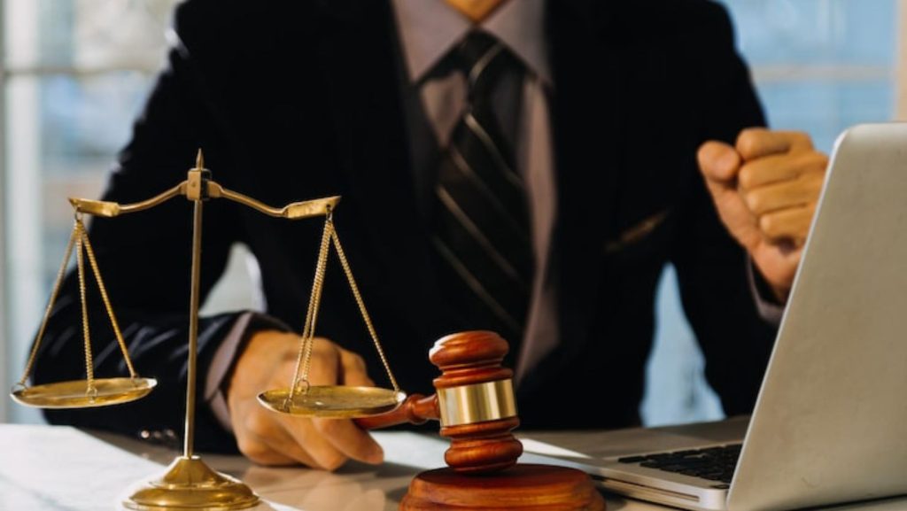 مسئولیت‌های حرفه‌ای بهترین وکیل در شهربابک نسبت به موکل